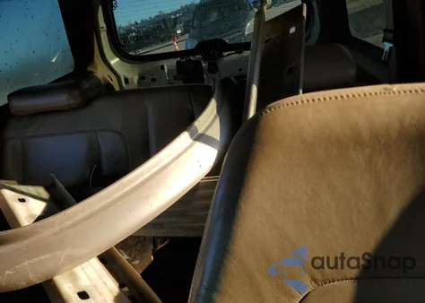 2000 Ford Explorer Eddie Bauer from USA, damaged, VIN 1FMDU84P4YZA94480